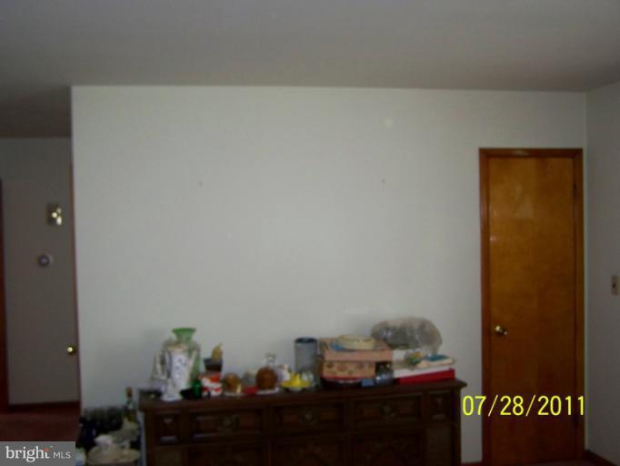 1524 Neighbors Avenue Rosedale, MD 21237 - Photo 10 of 23 Living Room