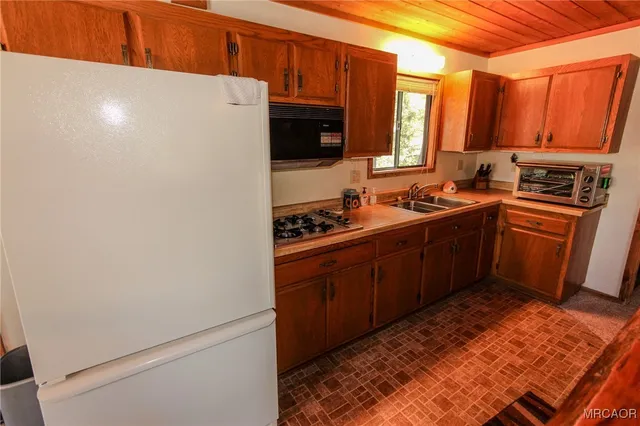 $1,500 | 1096 Menlo Drive, Big Bear Lake, CA 92315
