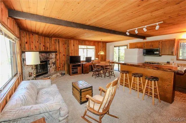 $1,500 | 1096 Menlo Drive, Big Bear Lake, CA 92315
