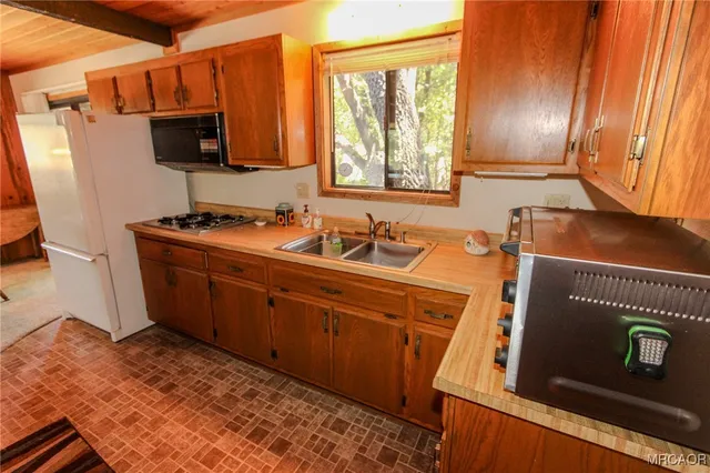 $1,500 | 1096 Menlo Drive, Big Bear Lake, CA 92315