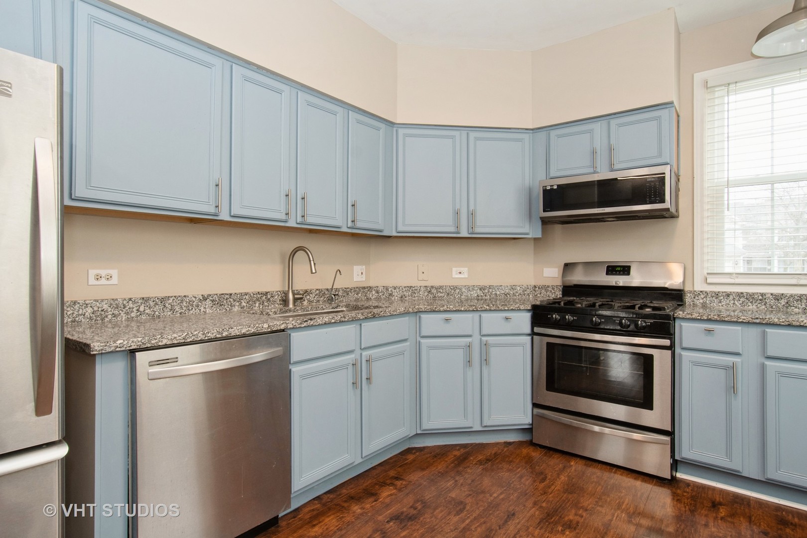 1007 Sheridan Circle Naperville, IL 60563 - Photo 3 of 22