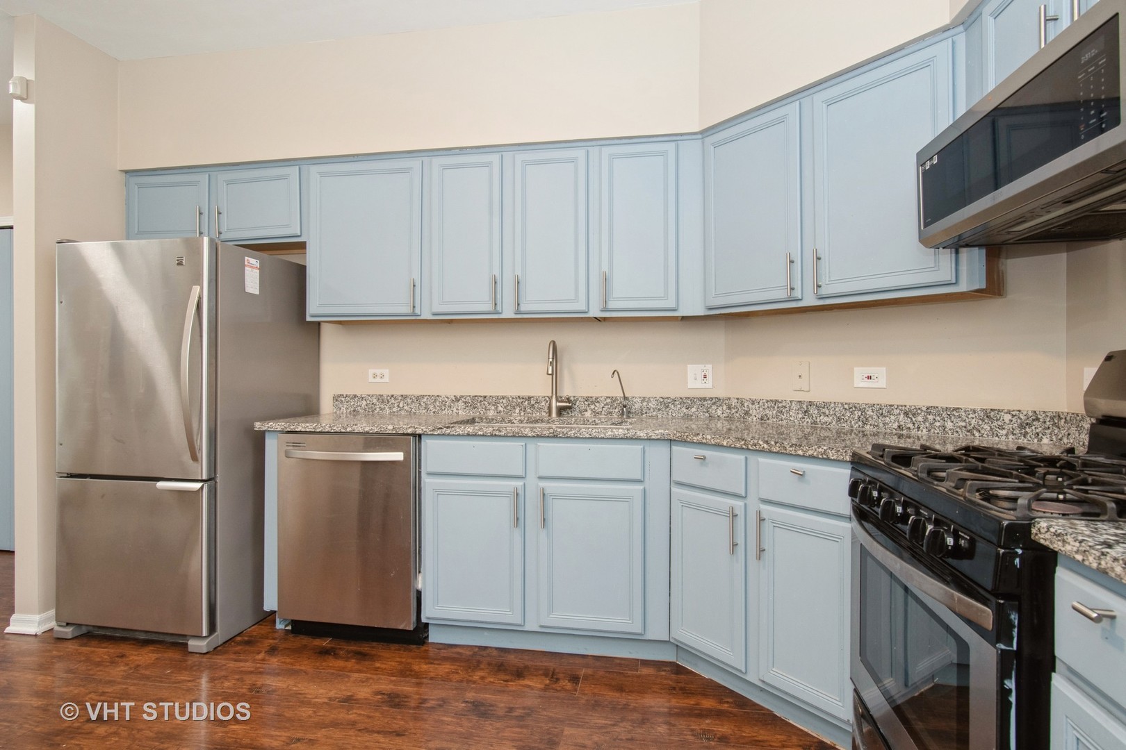 1007 Sheridan Circle Naperville, IL 60563 - Photo 4 of 22