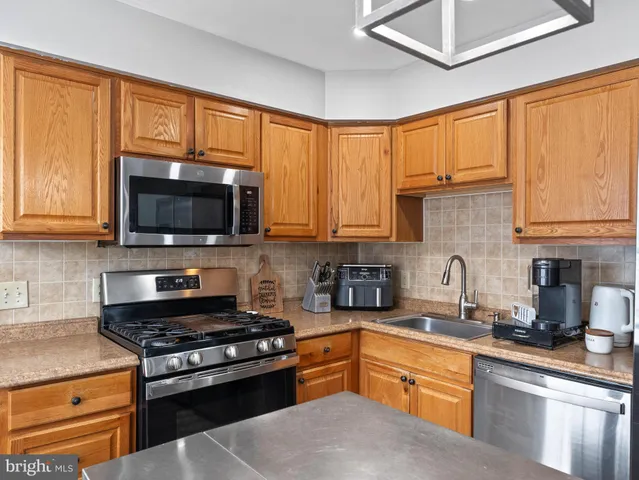 $299,999 | 3 Hewitt Lane, Sicklerville, NJ 08081