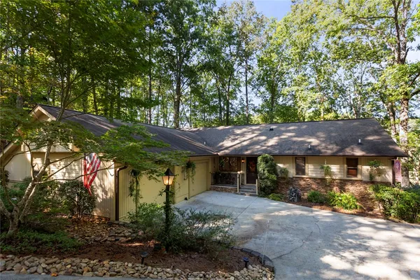 $600,000 | 18 Mainsail Drive, Salem, SC 29676