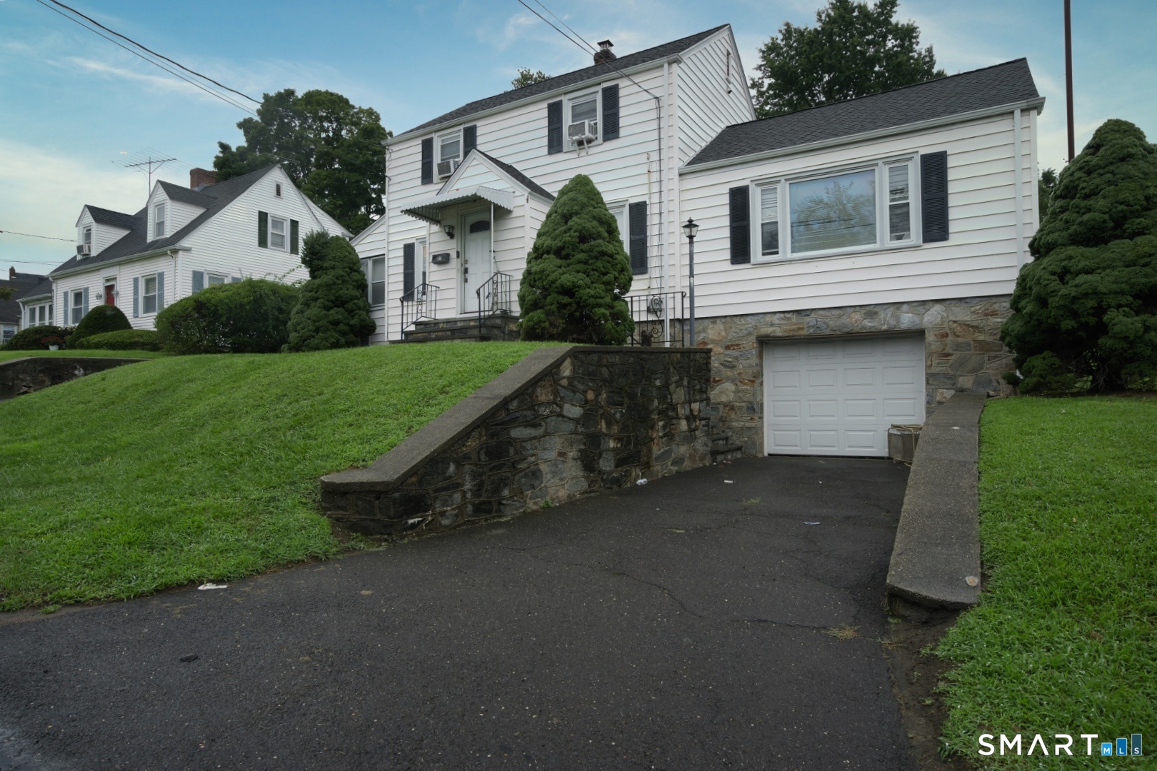 76 Springdale Street Bridgeport, CT 06606 - Photo 5 of 32 Gallery Image 5
