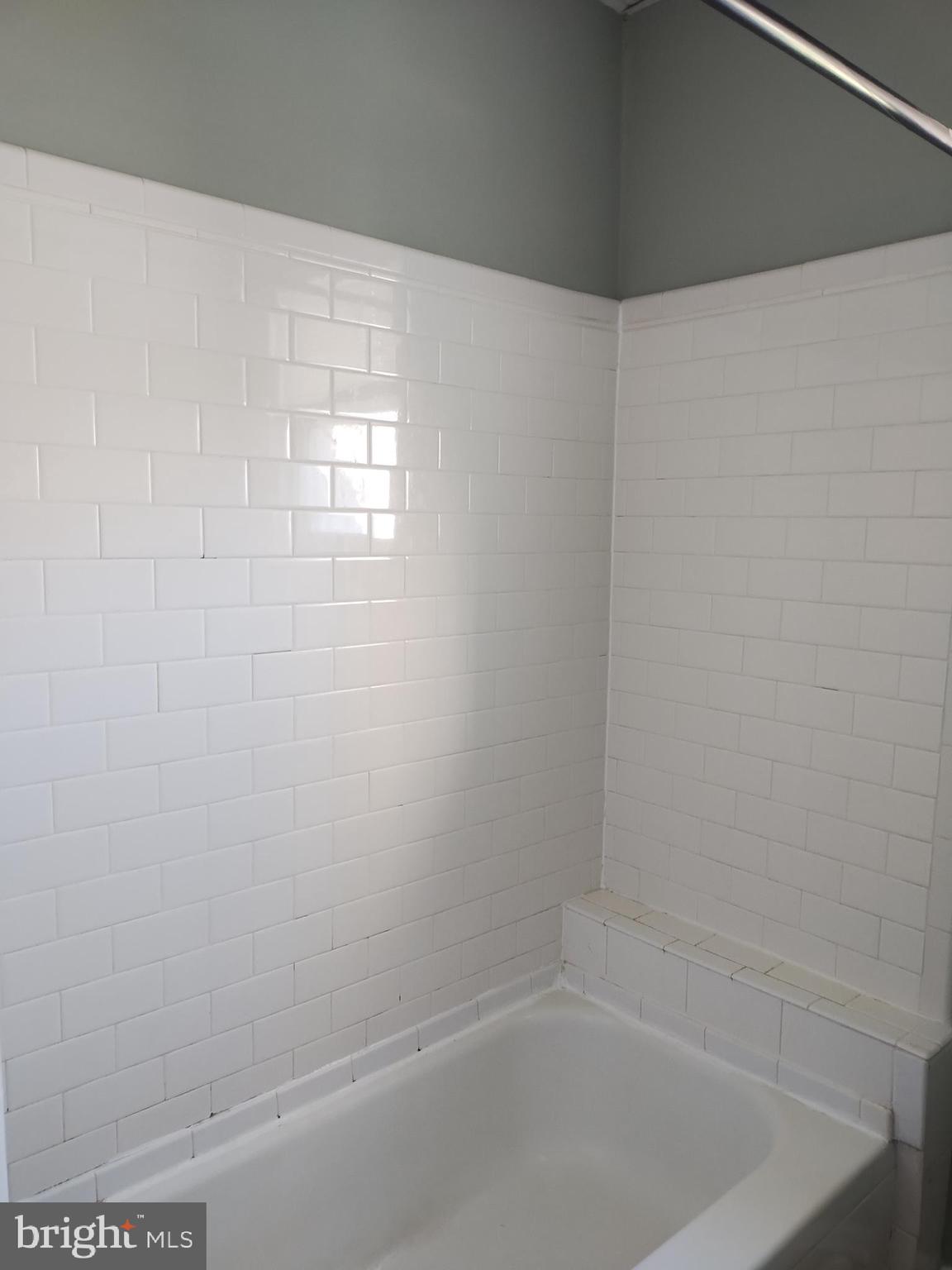 1112 Carpenter Street Philadelphia, PA 19147 - Photo 11 of 19 a close up of a bathtub