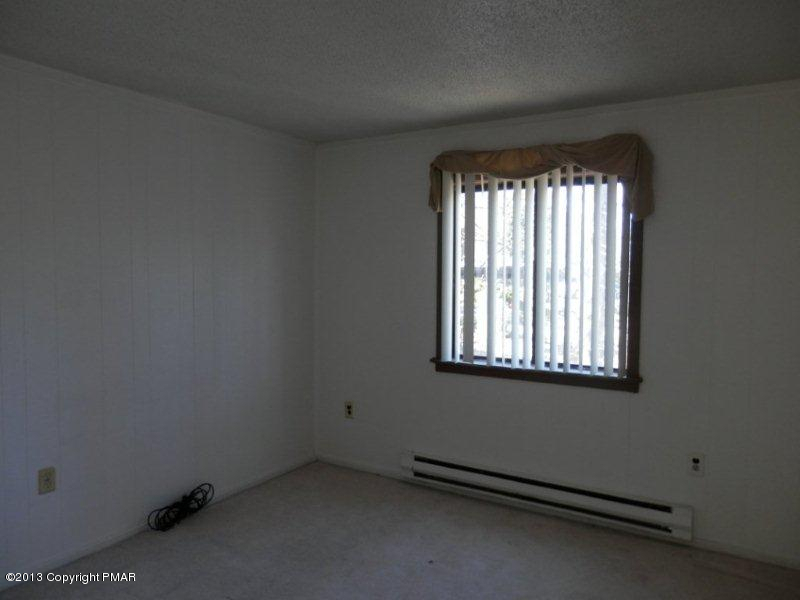 1103 Elgin Way Bushkill, PA 18324 - Photo 8 of 11 an empty room with a window