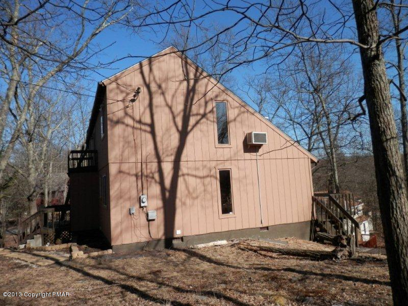 1103 Elgin Way Bushkill, PA 18324 - Photo 10 of 11 a view of a house with a snow