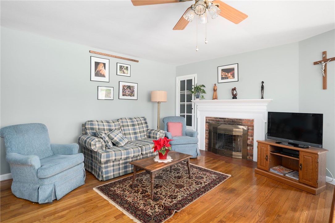 7 Restmere Terrace Middletown, RI 02842 - Photo 3 of 46