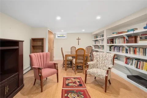 $900,000 | 7 Restmere Terrace, Middletown, RI 02842