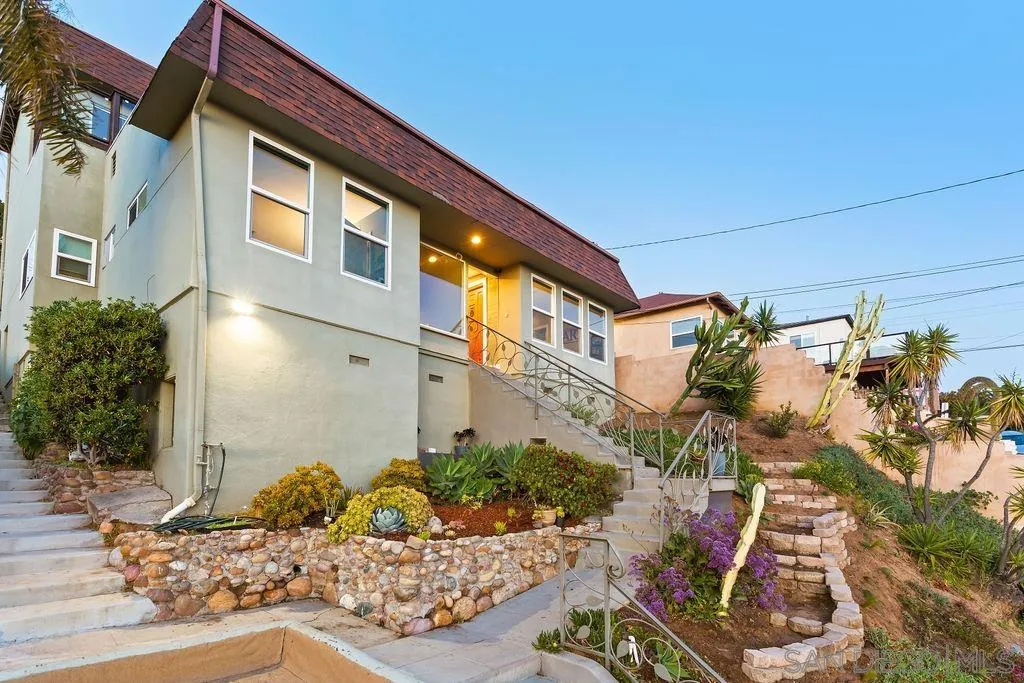 1570 Linwood Street San Diego, CA 92103 - Photo 27 of 36 front view of a house