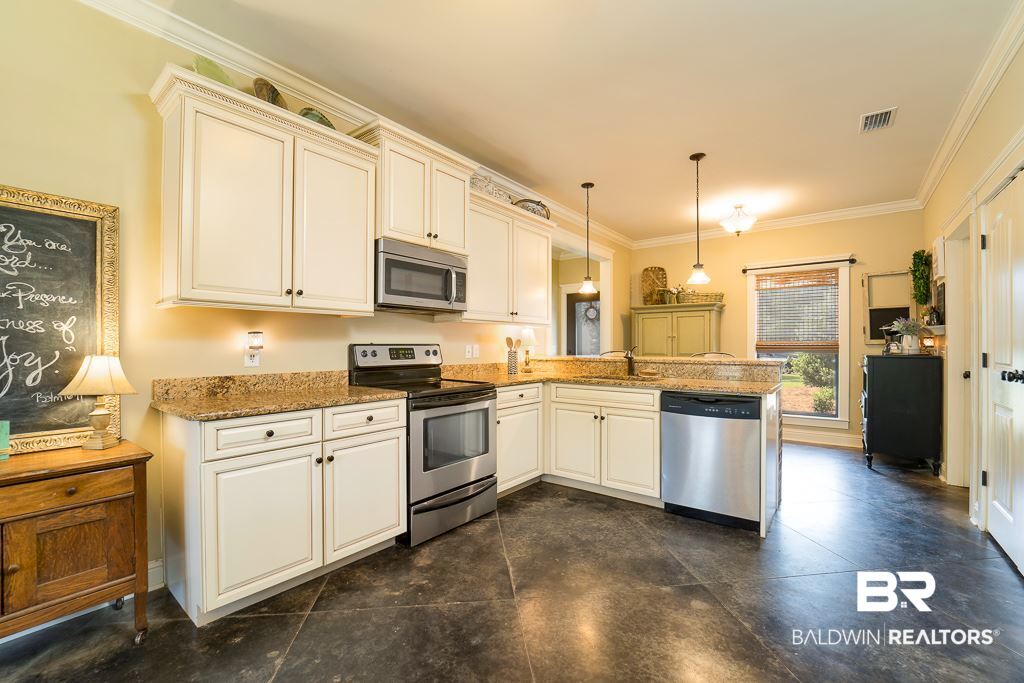 502 Calibre Street Fairhope, AL 36532 - Photo 8 of 28