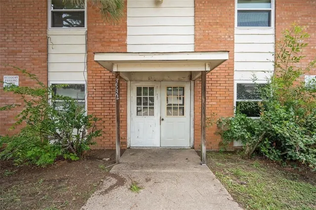 $975 | 3532 Midwest Drive, Unit C, Bryan, TX 77802