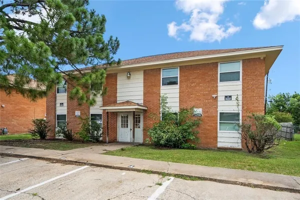 $975 | 3532 Midwest Drive, Unit C, Bryan, TX 77802