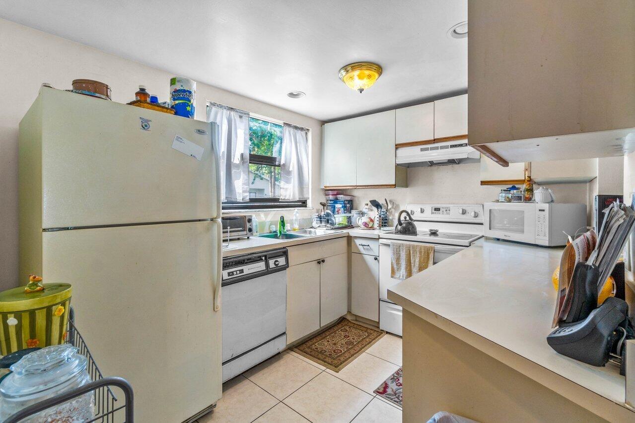 5300 Elmhurst Road, Unit E West Palm Beach, FL 33417 - Photo 6 of 31 008-5300ElmhurstRoad-E-WestPalmBeach-FL-