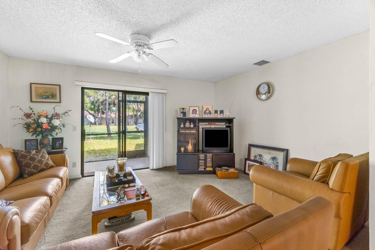 5300 Elmhurst Road, Unit E West Palm Beach, FL 33417 - Photo 10 of 31 012-5300ElmhurstRoad-E-WestPalmBeach-FL-