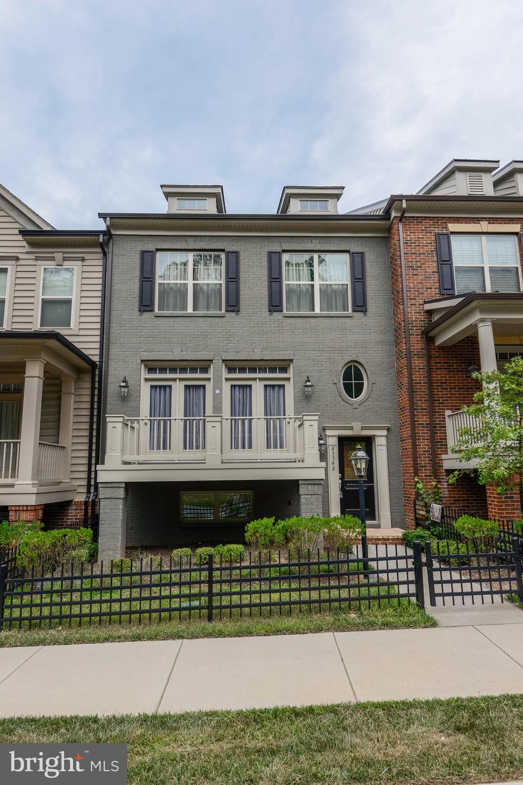 43348 Old Ryan Road Ashburn, VA 20148 - Photo 1 of 29 Exterior (Front)