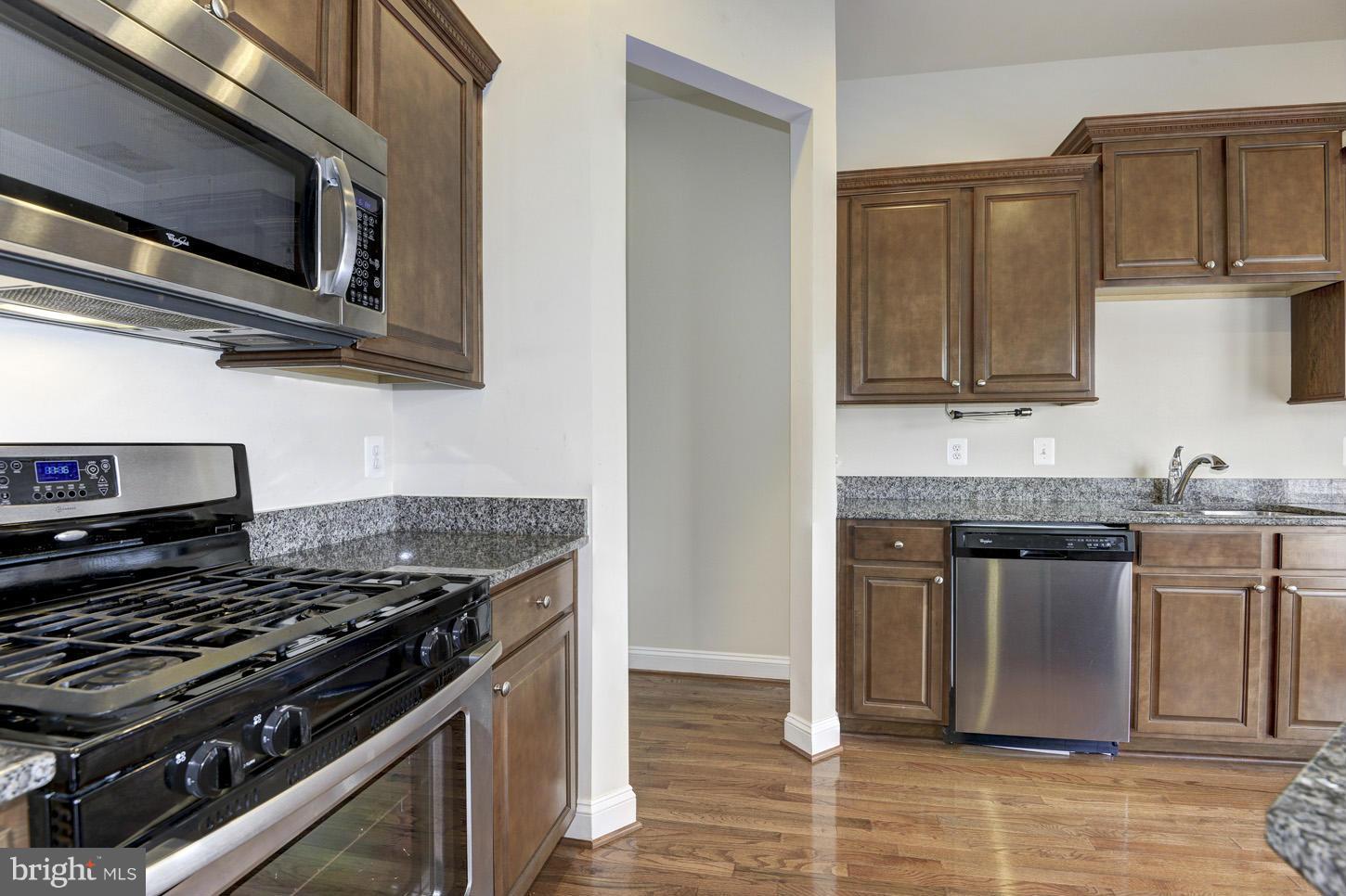 43348 Old Ryan Road Ashburn, VA 20148 - Photo 12 of 29 Kitchen