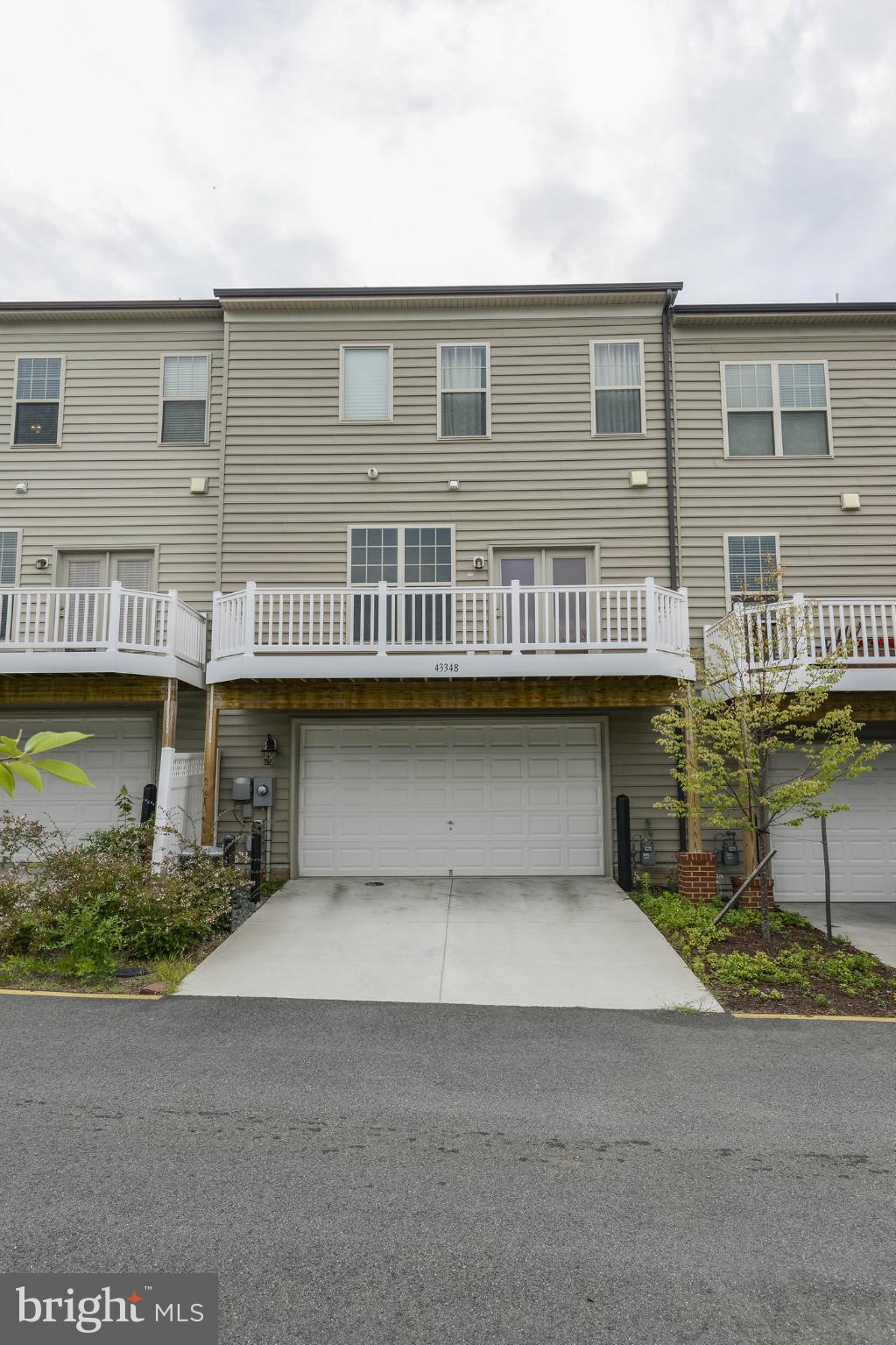 43348 Old Ryan Road Ashburn, VA 20148 - Photo 25 of 29 Rear Deck