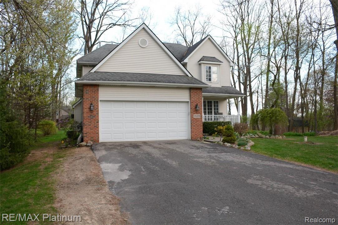7129 West Ridge Drive Brighton, MI 48116 - Photo 23 of 25 DSC_5593-2.jpg