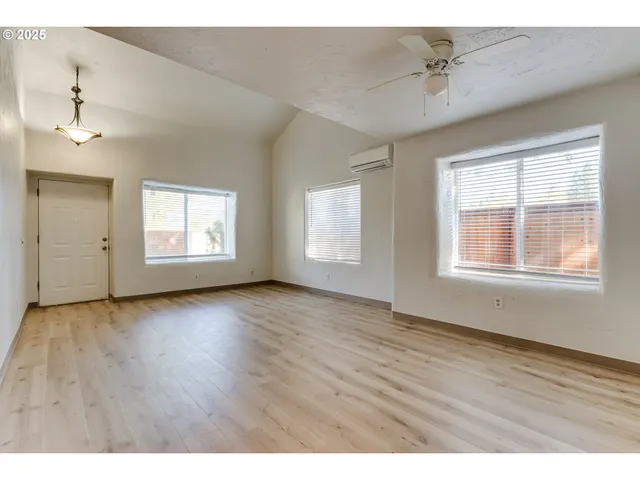 $329,975 | 3685 Westleigh Street, Eugene, OR 97405