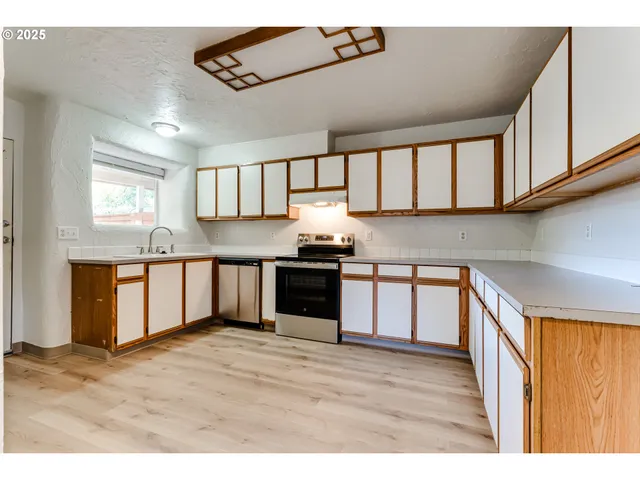 $329,975 | 3685 Westleigh Street, Eugene, OR 97405