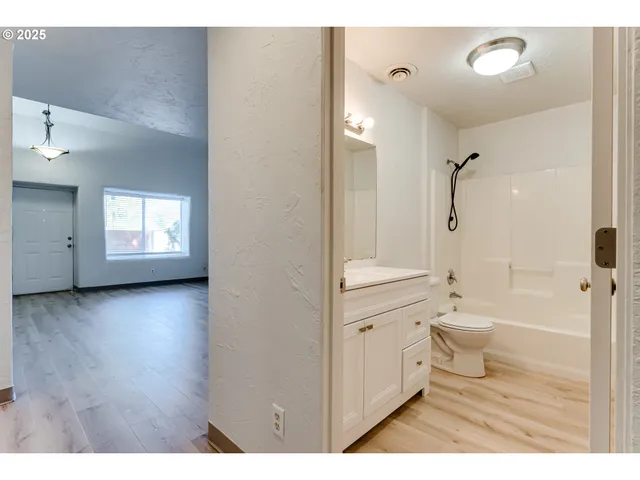 $329,975 | 3685 Westleigh Street, Eugene, OR 97405