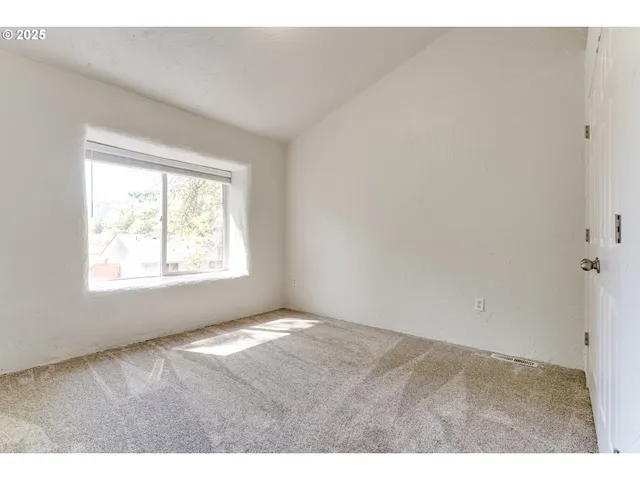 $329,975 | 3685 Westleigh Street, Eugene, OR 97405