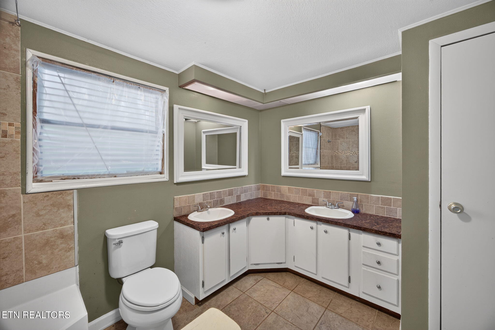 157 Baltusrol Road Crossville, TN 38558 - Photo 26 of 36 Master Bathroom
