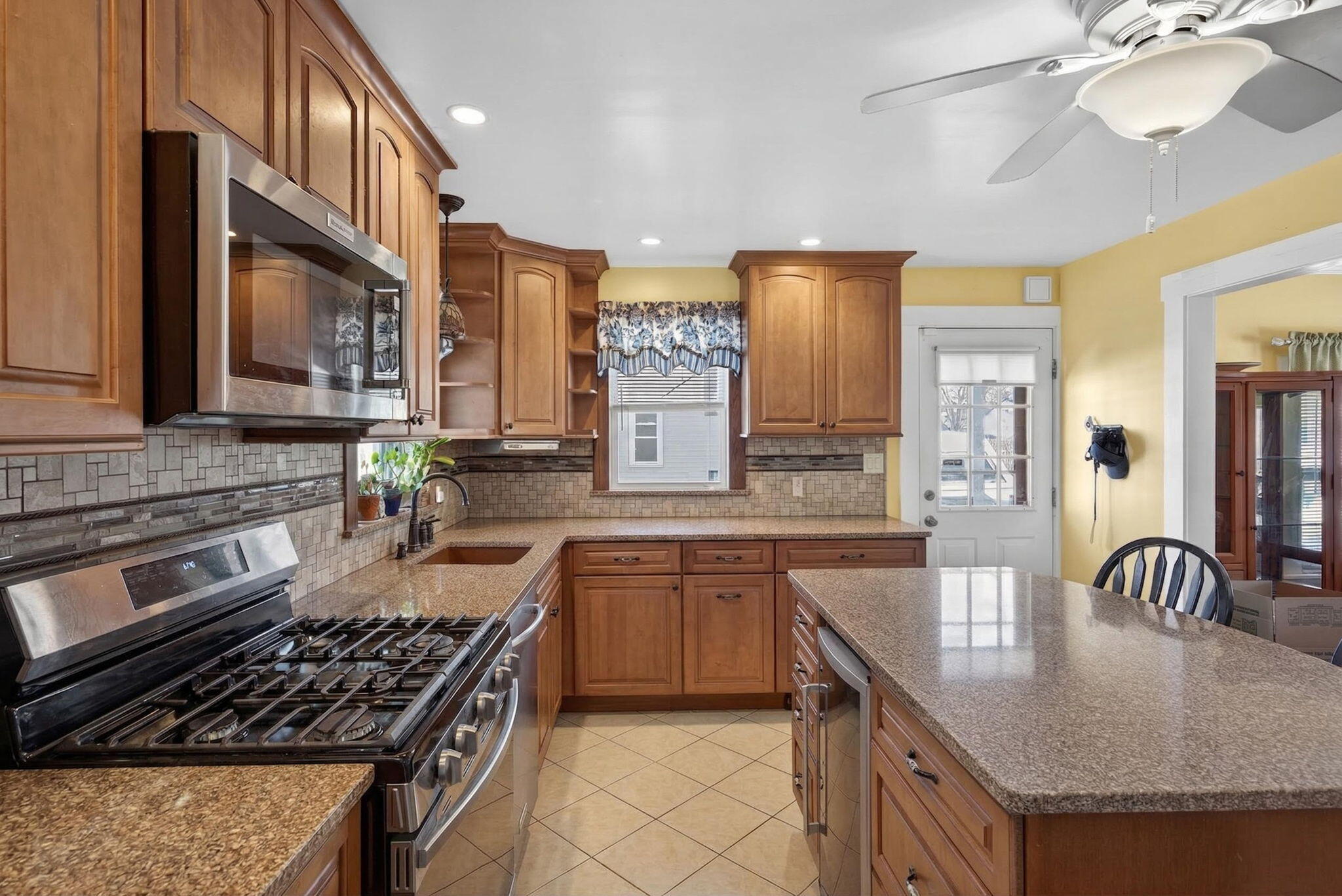 69 Spring Street Hyannis, MA 02601 - Photo 9 of 35 11-11-PF0A4602