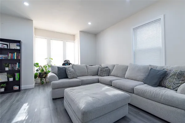 $2,000 | 49 Hollis Street, Unit 2, Providence, RI 02907
