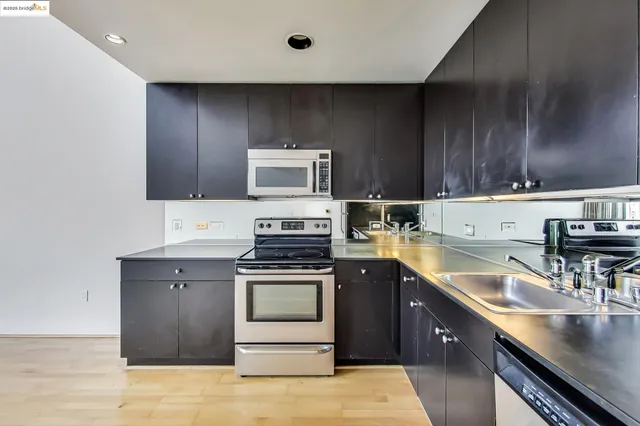 $3,950 | 311 Oak Street, Unit 506, Oakland, CA 94607