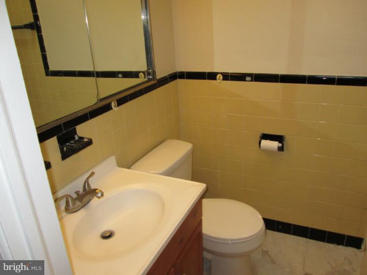 1809 Merribrook Road Philadelphia, PA 19151 - Photo 19 of 20 Bathroom