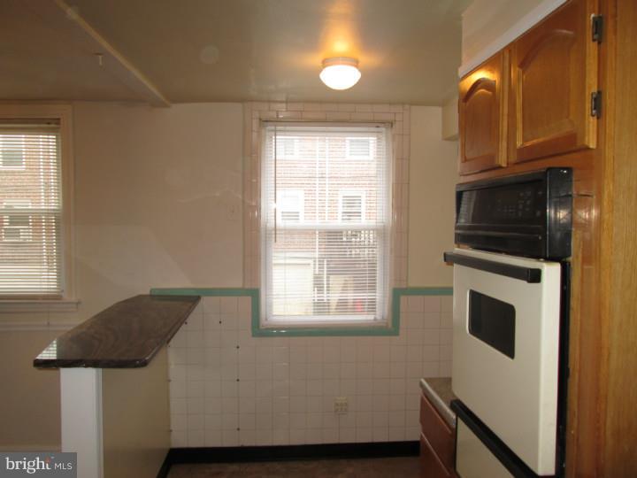 1809 Merribrook Road Philadelphia, PA 19151 - Photo 7 of 20 Kitchen