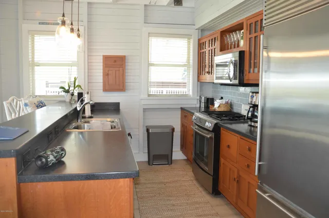 $9,000 | 704 Ocean Front, Neptune Beach, FL 32266