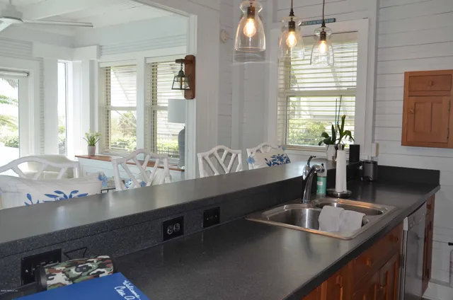 $9,000 | 704 Ocean Front, Neptune Beach, FL 32266