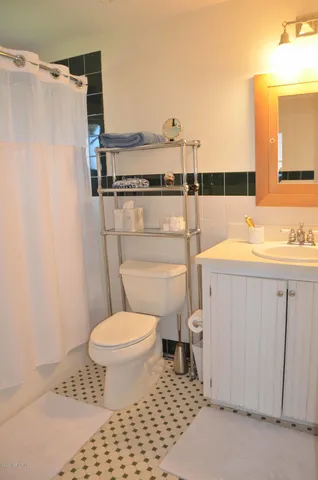 $9,000 | 704 Ocean Front, Neptune Beach, FL 32266