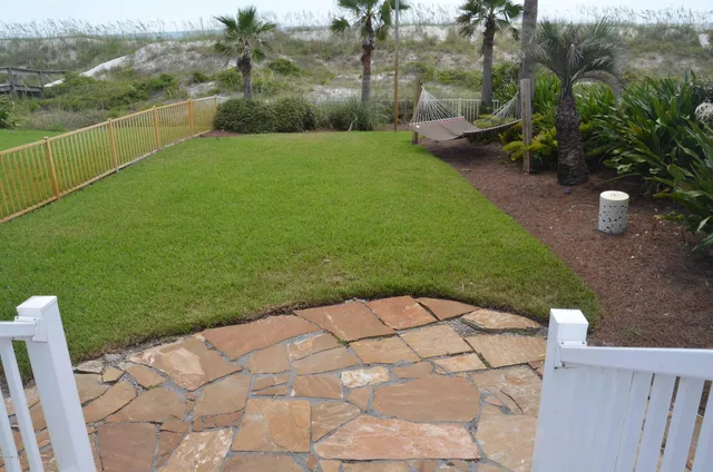 $9,000 | 704 Ocean Front, Neptune Beach, FL 32266