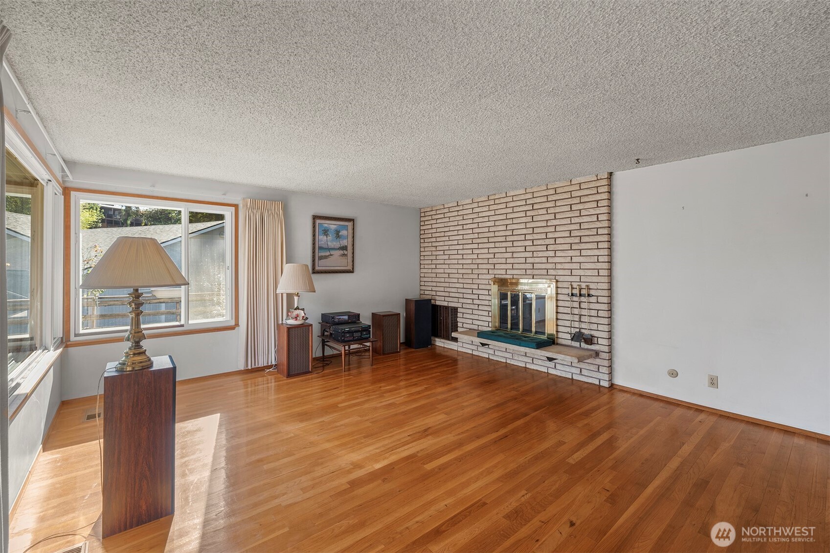 1027 South 112th Street Seattle, WA 98168 - Photo 4 of 33 an empty room with furniture and a fireplace