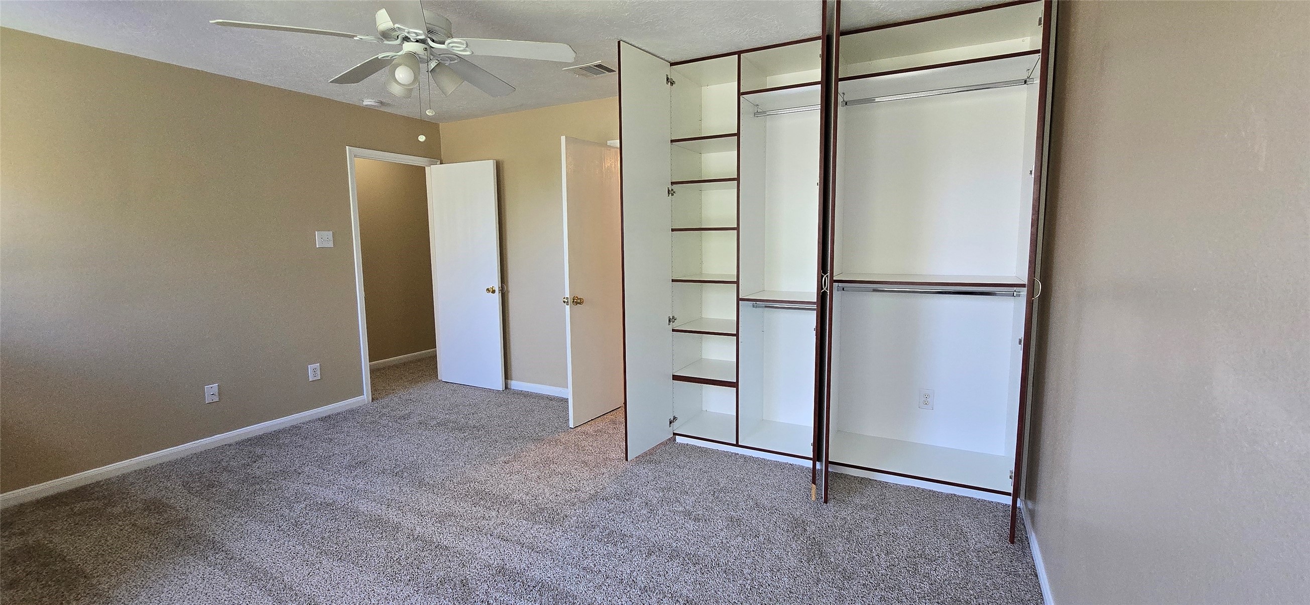 13115 Ridgewood Knoll Lane Houston, TX 77047 - Photo 25 of 46 Master Room Extra Clt