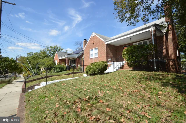 $789,000 | 210 Peabody Street Northeast, Washington, DC 20011