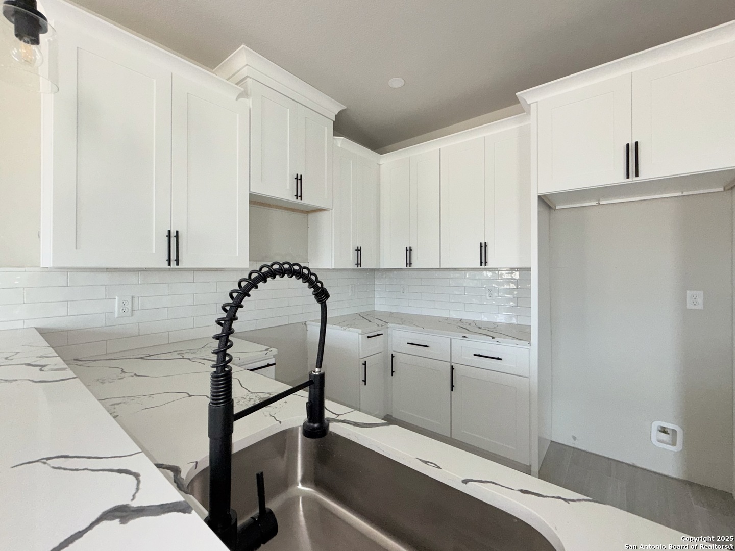 1416 Corgey Road Pleasanton, TX 78064 - Photo 13 of 38