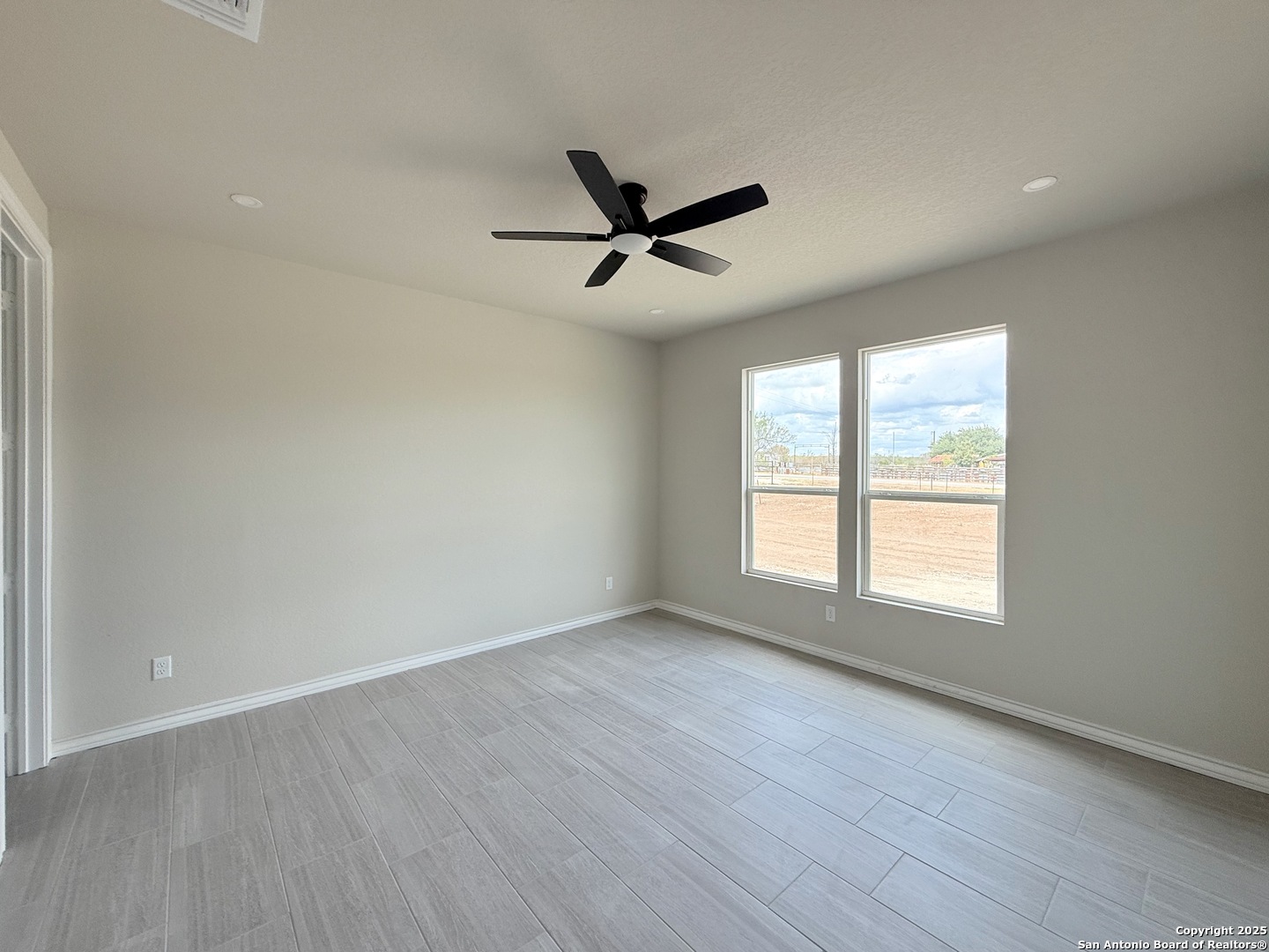 1416 Corgey Road Pleasanton, TX 78064 - Photo 17 of 38