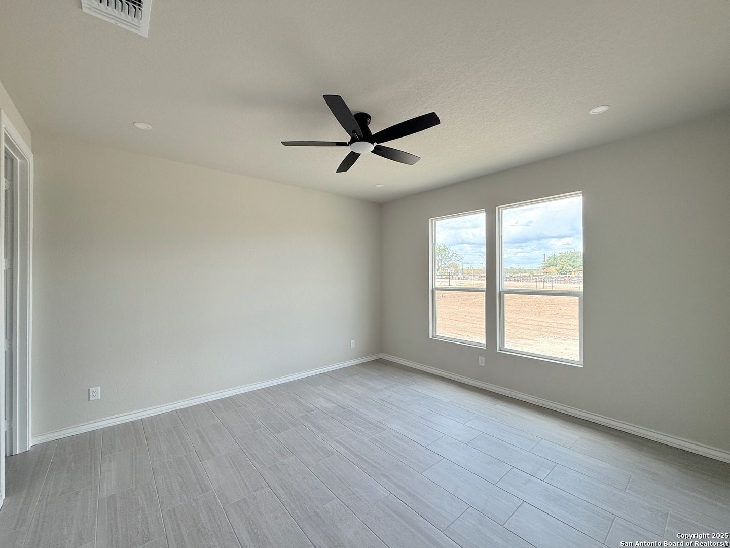 1416 Corgey Road Pleasanton, TX 78064 - Photo 18 of 38