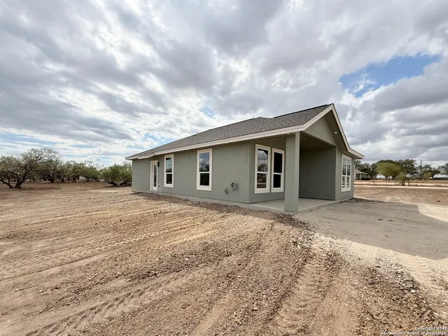 $290,000 | 1416 Corgey Road, Pleasanton, TX 78064