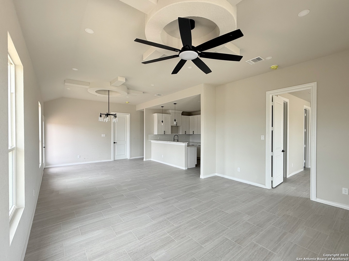 1416 Corgey Road Pleasanton, TX 78064 - Photo 8 of 38