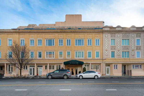 $139,000 | 6337 Roosevelt Road, Unit 107, Berwyn, IL 60402