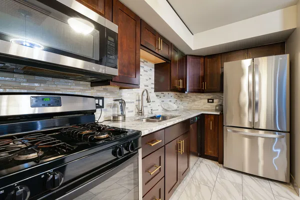 a kitchen that has a sink and a refrigerator