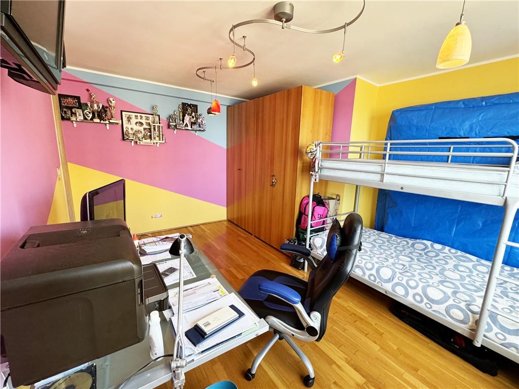 601 Surf Avenue, Unit 18E Brooklyn, NY 11224 - Photo 12 of 24 a living room with furniture and a couch