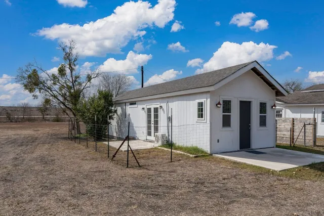 $1,250 | 13415 Crane Road, Buda, TX 78610